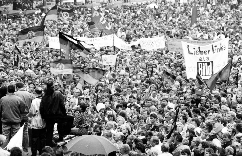 GDR image archive: Berlin-Mitte - Mitte - Berlin OdF-Tag im Lustgarten 09.09.9