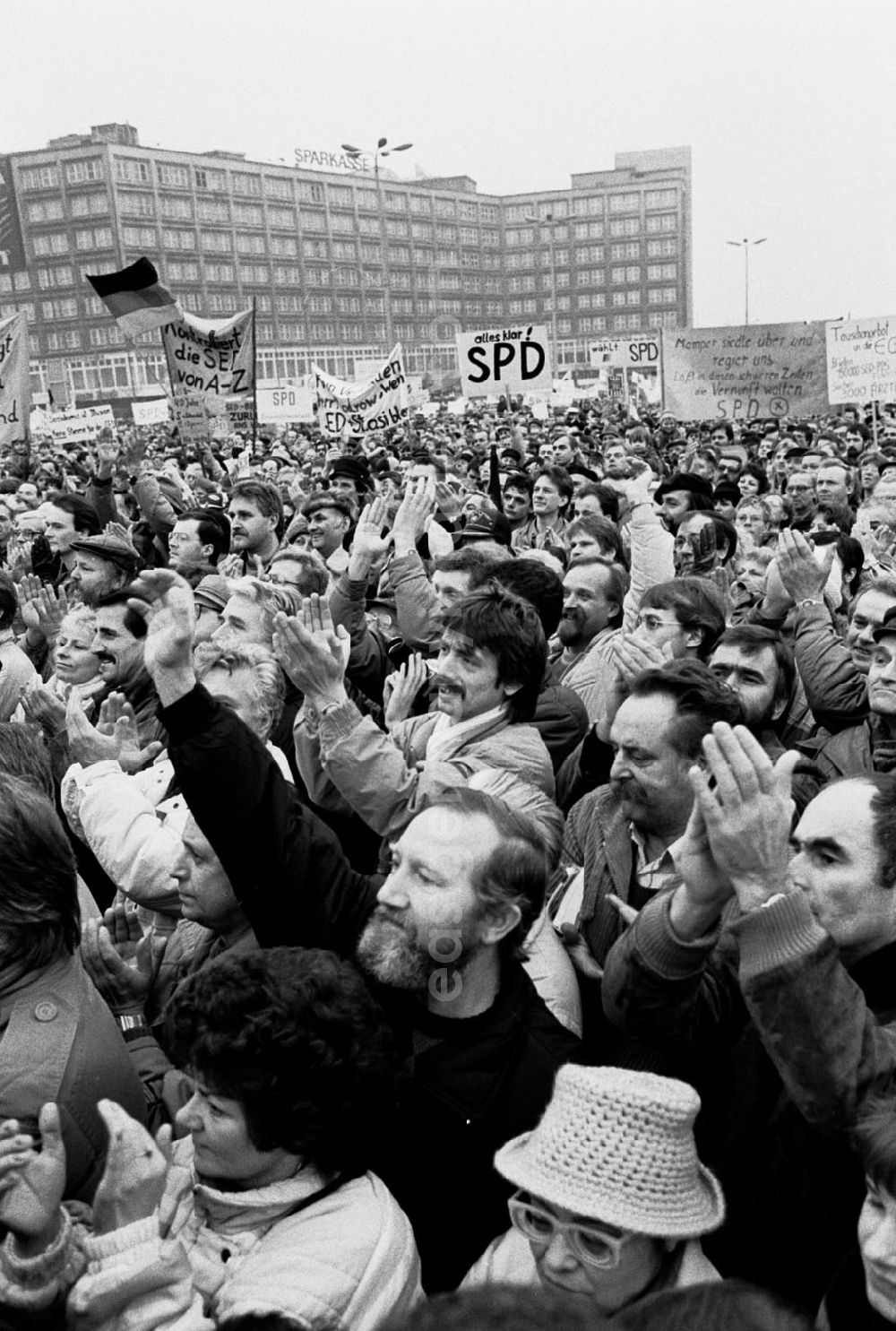 GDR image archive: Berlin-Mitte - Mitte-Berlin SPD-Demo auf dem Alex 14.01.9