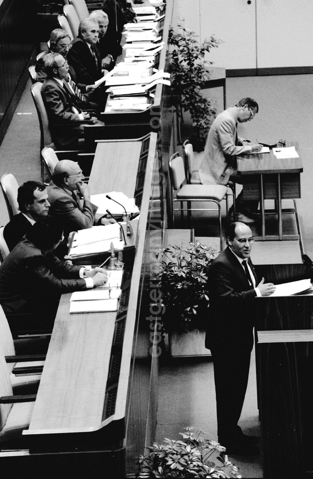 GDR picture archive: Berlin-Mitte - Mitte - Berlin Volkskammertagung, Gregor Gysi 23.07.9