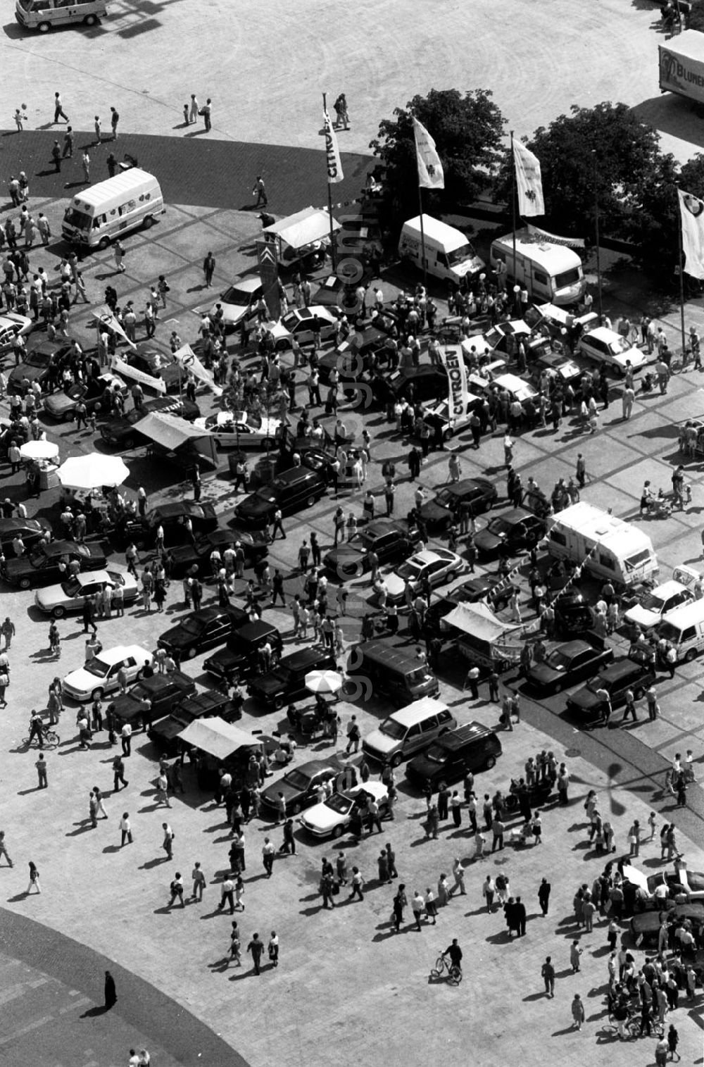 GDR photo archive: Berlin-Mitte - Mitte/Berlin Automarkt auf dem Alex 15.07.9