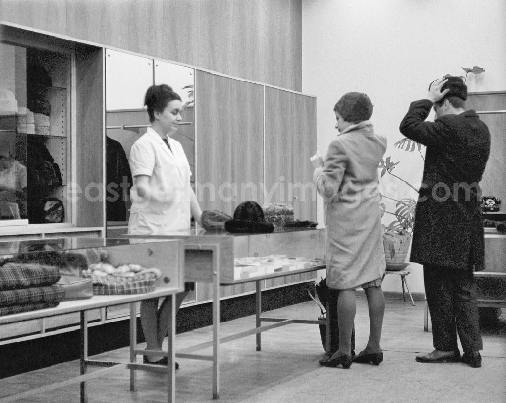 Berlin: Fashion and clothing of street passers-by in a hat shop on street Friedrichstrasse in Berlin Eastberlin in DDR