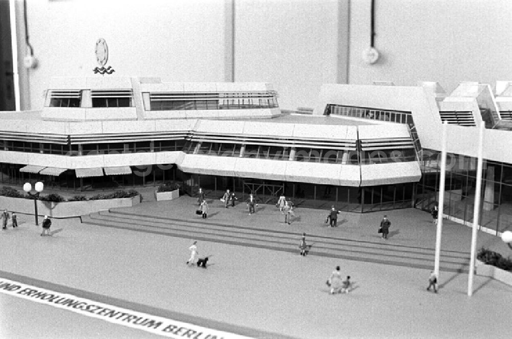 GDR photo archive: Berlin - Modellfotos - Sport und Erholungscentrum.