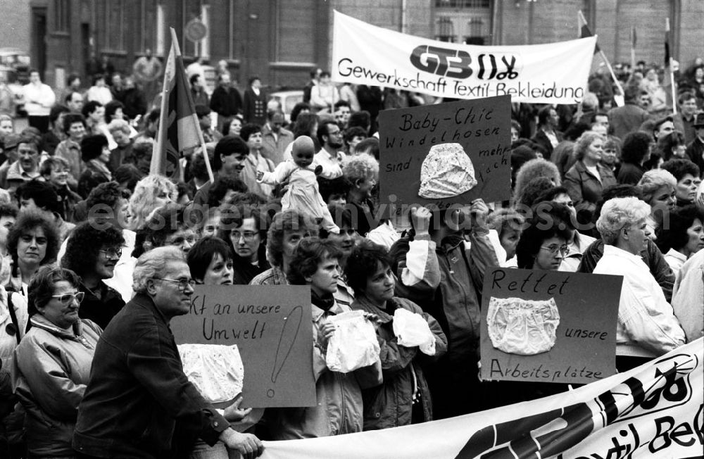 GDR picture archive: - Montagsdemo in Cottbus Umschlagnummer: 7284