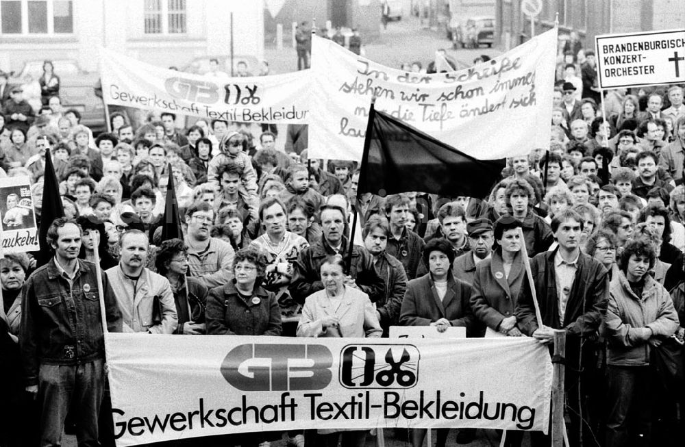 GDR image archive: - Montagsdemo in Cottbus Umschlagnummer: 7284