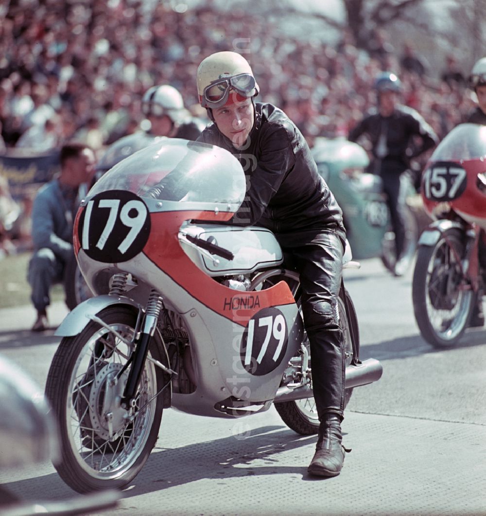 GDR picture archive: Hohenstein-Ernstthal - Rider with the starting number 179 on a Honda motorcycle on the starting position in the motorcycle race on the Sachsenring in Hohenstein-Ernstthal, Saxony in the territory of the former GDR, German Democratic Republic