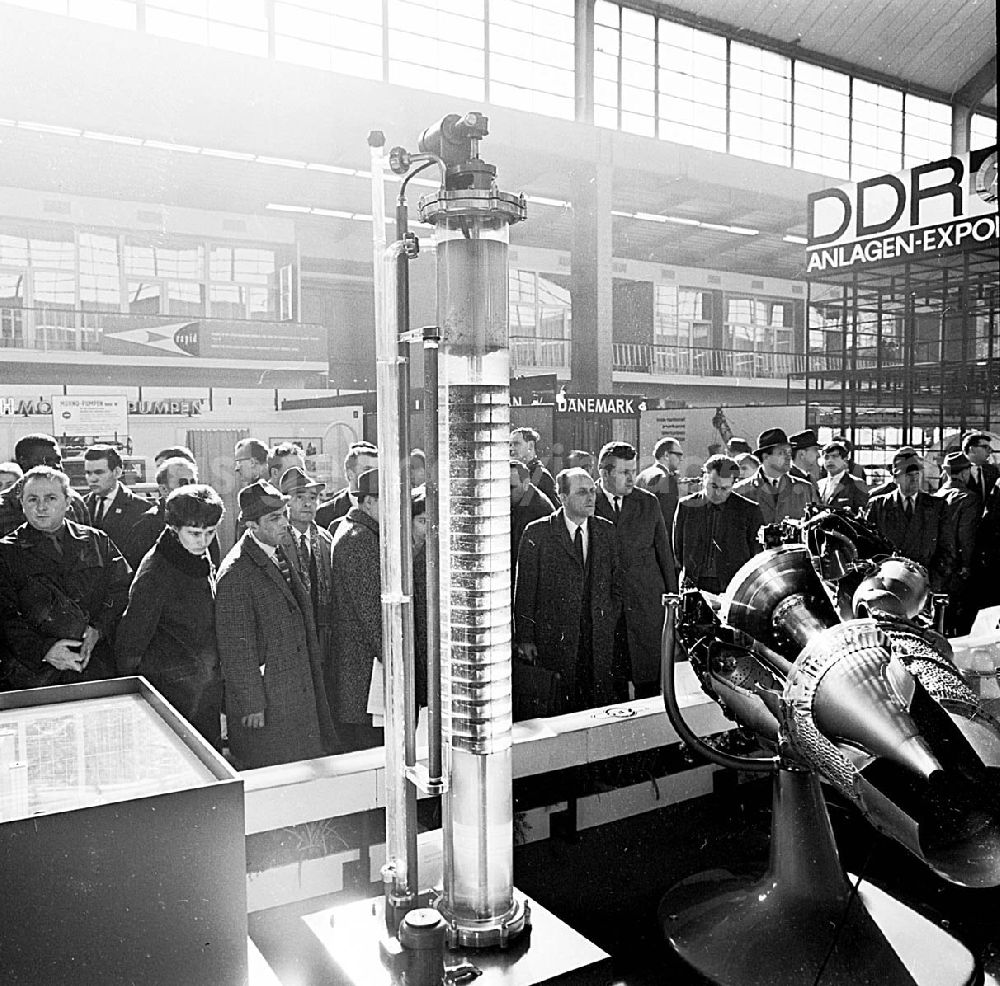 GDR picture archive: Leipzig / Sachsen - März 1967 Technische Messe Leipzig (Sachsen) CSSR Modell Umschlagnr.: 7