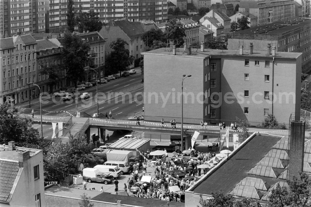 Berlin: New opening of car dealership in Alt Friedrichsfelde in East Berlin on the territory of the former GDR, German Democratic Republic