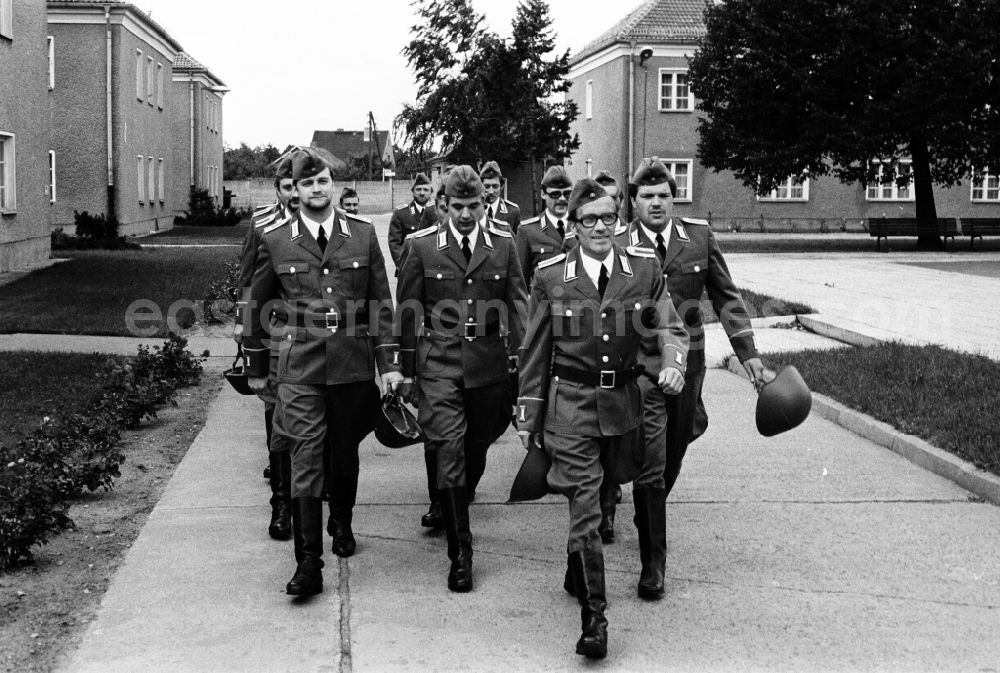 Kamenz: Parade formation and march of soldiers and officers and officer cadets of the NVA anti-aircraft missile troops at the OHS Officers' College Franz Mehring on Macherstrasse in Kamenz, Saxony in the territory of the former GDR, German Democratic Republic