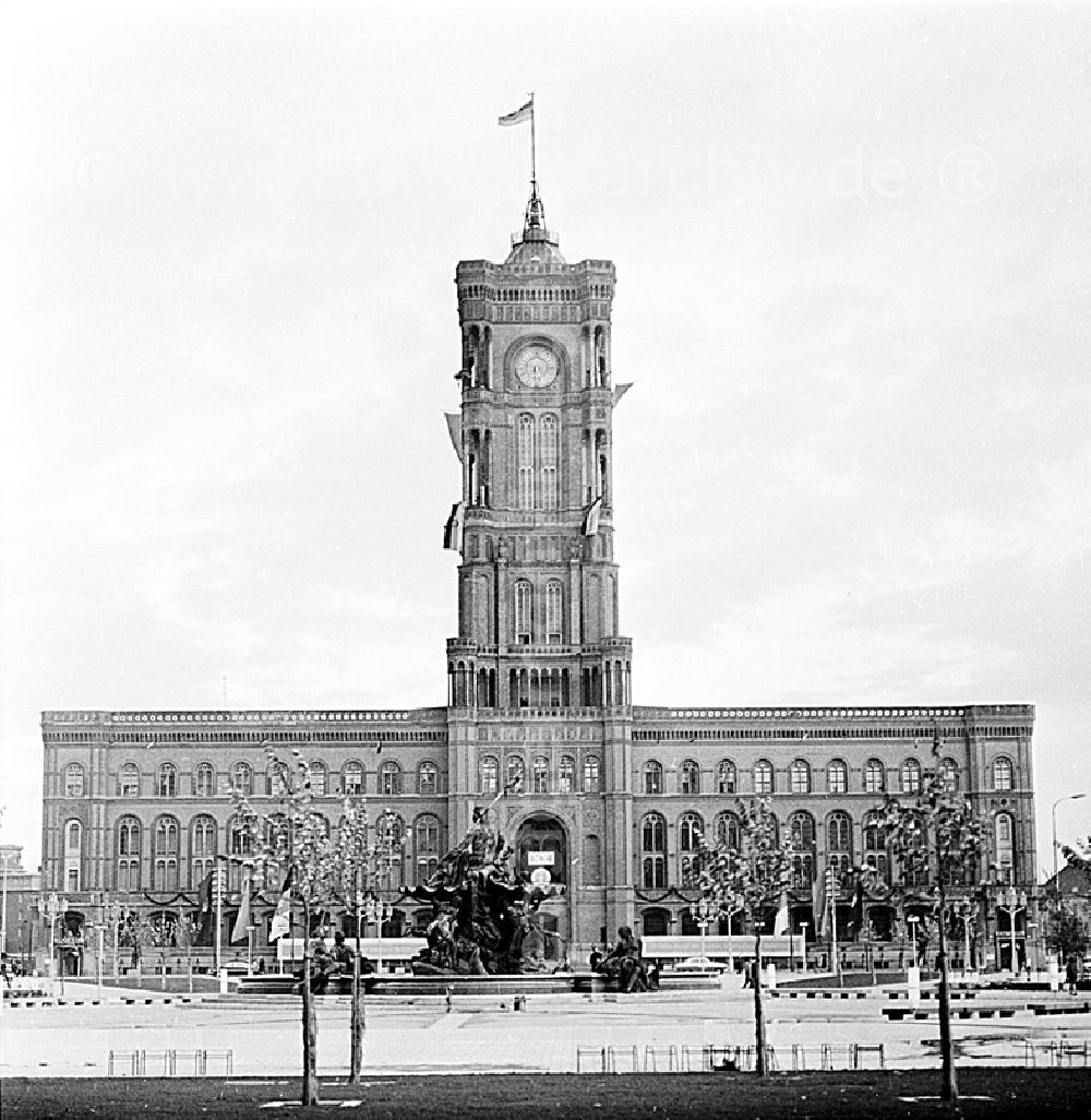 GDR image archive: Berlin - Oktober 1969 Berlin-Mitte, Rotes Rathaus.