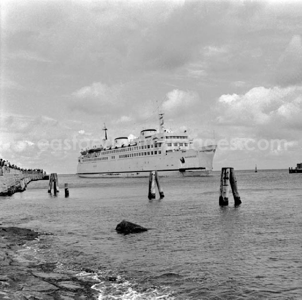 GDR picture archive: Rostock - 10.07.-17.