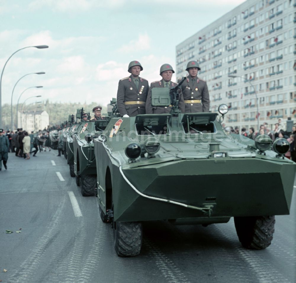 GDR image archive: Berlin - Enthusiastic population forming a guard of honor for the parade drive of military and combat technology Armored infantry vehicle SPW BRDM-1 on Lichtenberger Strasse in the district of Friedrichshain in East Berlin in the territory of the former GDR, German Democratic Republic