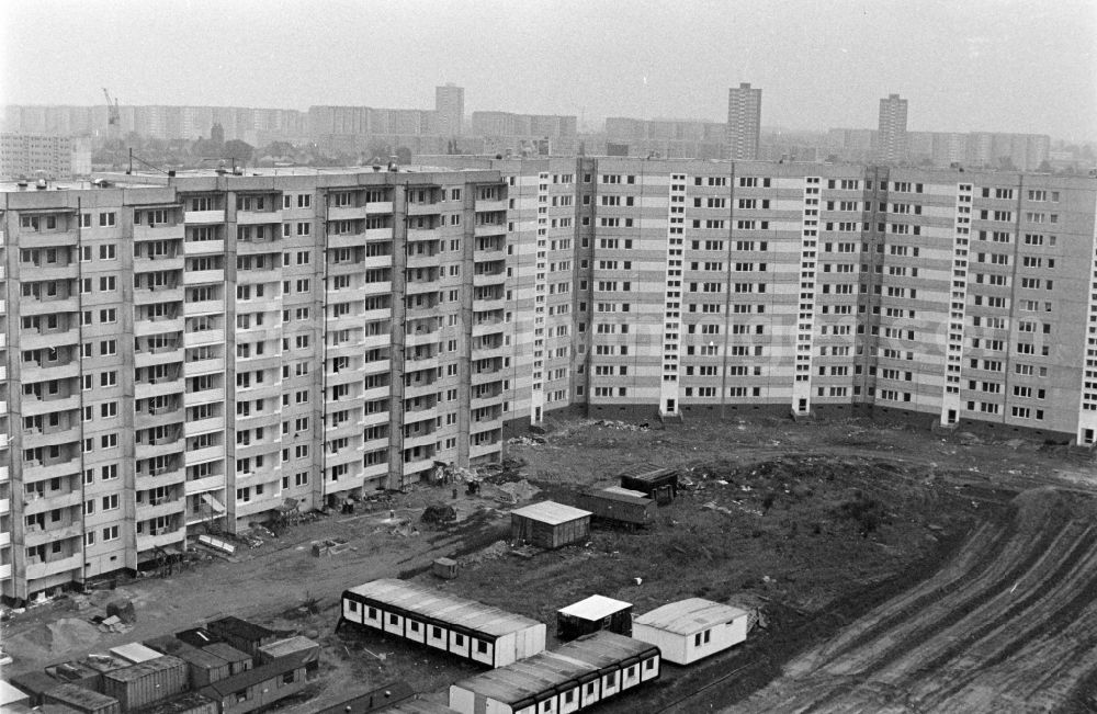 GDR photo archive: Berlin - Construction site of an industrially manufactured prefabricated housing estate in the Marzahn district of East Berlin in the territory of the former GDR, German Democratic Republic