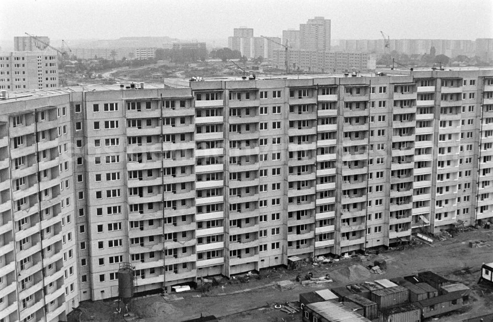 GDR picture archive: Berlin - Construction site of an industrially manufactured prefabricated housing estate in the Marzahn district of East Berlin in the territory of the former GDR, German Democratic Republic