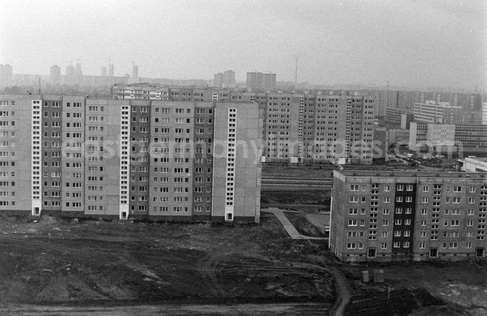 GDR photo archive: Berlin - Construction site of an industrially manufactured prefabricated housing estate in the Marzahn district of East Berlin in the territory of the former GDR, German Democratic Republic