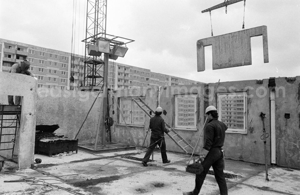 GDR picture archive: Berlin - Construction site of an industrially manufactured prefabricated housing estate in the Marzahn district of East Berlin in the territory of the former GDR, German Democratic Republic