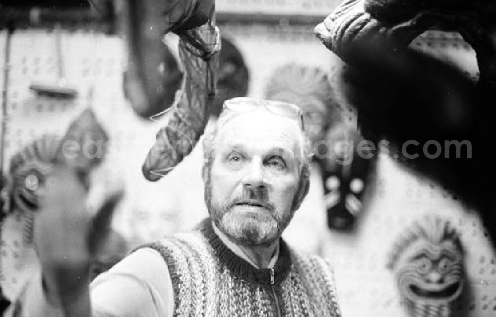 GDR photo archive: Berlin - 08.12.1986 Portrait E. Fischer, Chefplastiker BE Umschlagnr.: 133