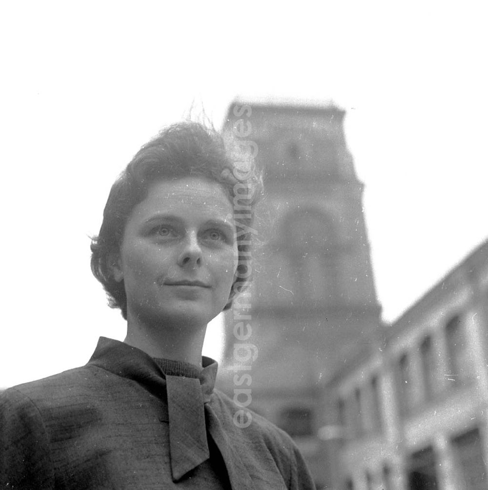 GDR image archive: Berlin - Porträt Hilda Brama, Sekretärin an der 17.Oberschule Köpenick.