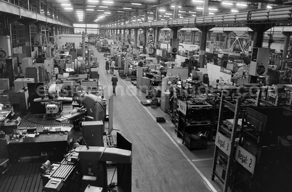 GDR picture archive: Berlin - Production hall in the EAW Elektro-Apparate-Werke Berlin-Treptow Friedrich Ebert on the street Puschkinallee in the district of Treptow in Berlin East Berlin in the territory of the former GDR, German Democratic Republic