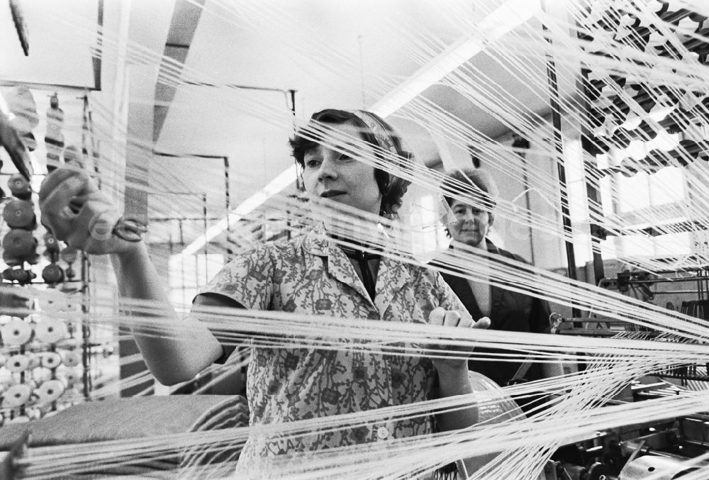 GDR photo archive: Annaberg-Buchholz - Workplace, factory equipment and production process in the OPEW (Obererzgebirgische Posamenten- und Effekten-Werk) in Annaberg-Buchholz, Saxony in the territory of the former GDR, German Democratic Republic