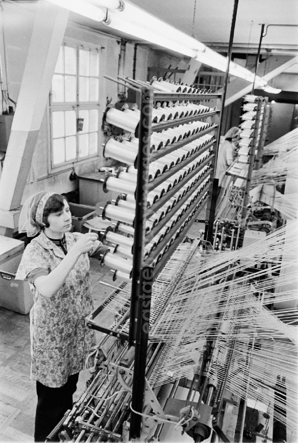 Annaberg-Buchholz: Workplace, factory equipment and production process in the OPEW (Obererzgebirgische Posamenten- und Effekten-Werk) in Annaberg-Buchholz, Saxony in the territory of the former GDR, German Democratic Republic