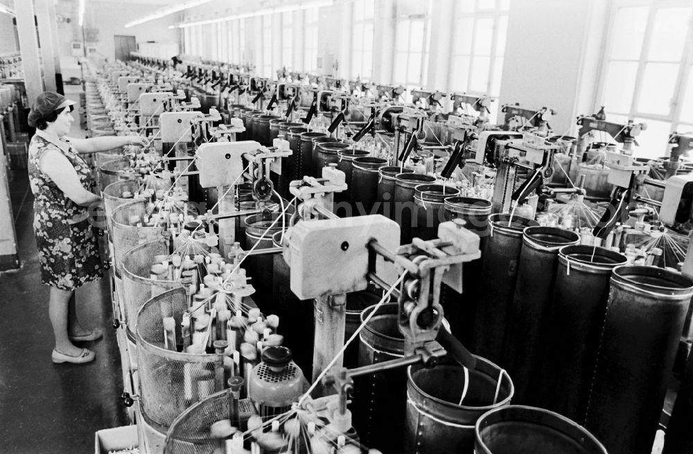 GDR photo archive: Annaberg-Buchholz - Workplace, factory equipment and production process in the OPEW (Obererzgebirgische Posamenten- und Effekten-Werk) in Annaberg-Buchholz, Saxony in the territory of the former GDR, German Democratic Republic