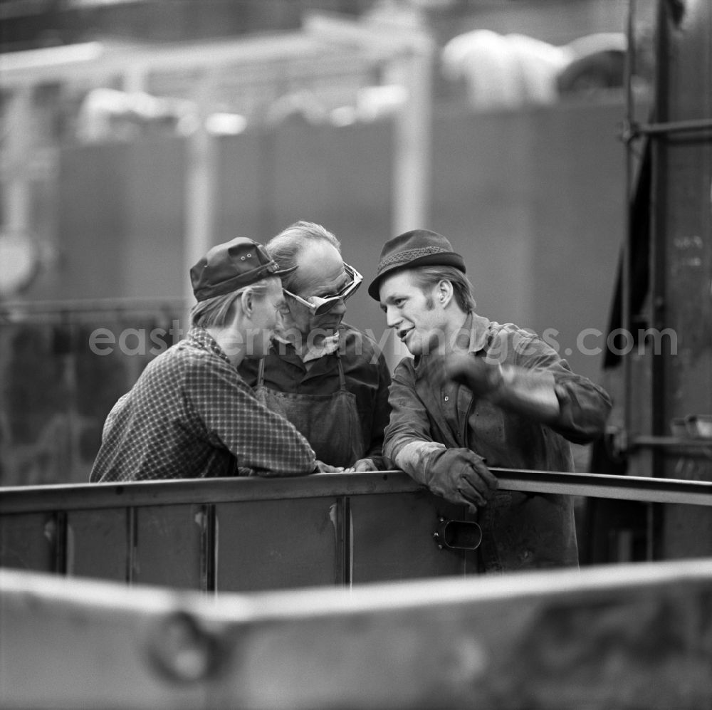 GDR image archive: Potsdam - Workplace and factory equipment im VEB Lokomotivbau Karl Marx Babelsberg in the district Babelsberg in Potsdam, Brandenburg on the territory of the former GDR, German Democratic Republic