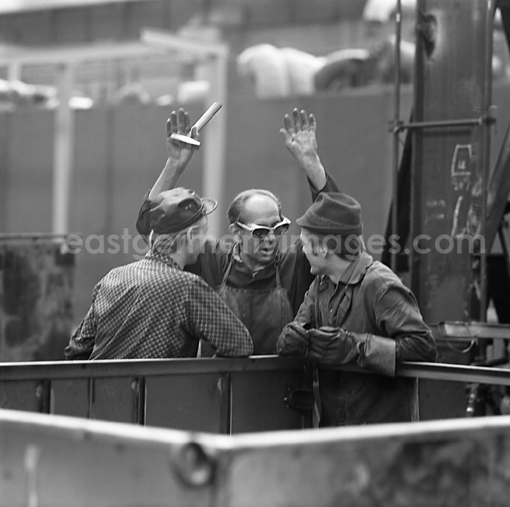 GDR photo archive: Potsdam - Workplace and factory equipment im VEB Lokomotivbau Karl Marx Babelsberg in the district Babelsberg in Potsdam, Brandenburg on the territory of the former GDR, German Democratic Republic