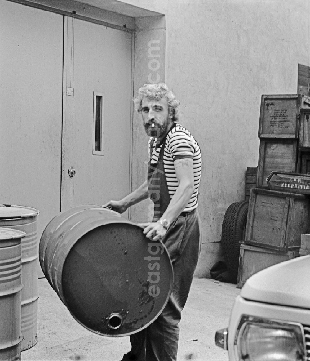 GDR picture archive: Berlin - Workplace and factory equipment VEB Schreibfeder Berlin on street Boxhagener Strasse in the district Friedrichshain in Berlin Eastberlin on the territory of the former GDR, German Democratic Republic