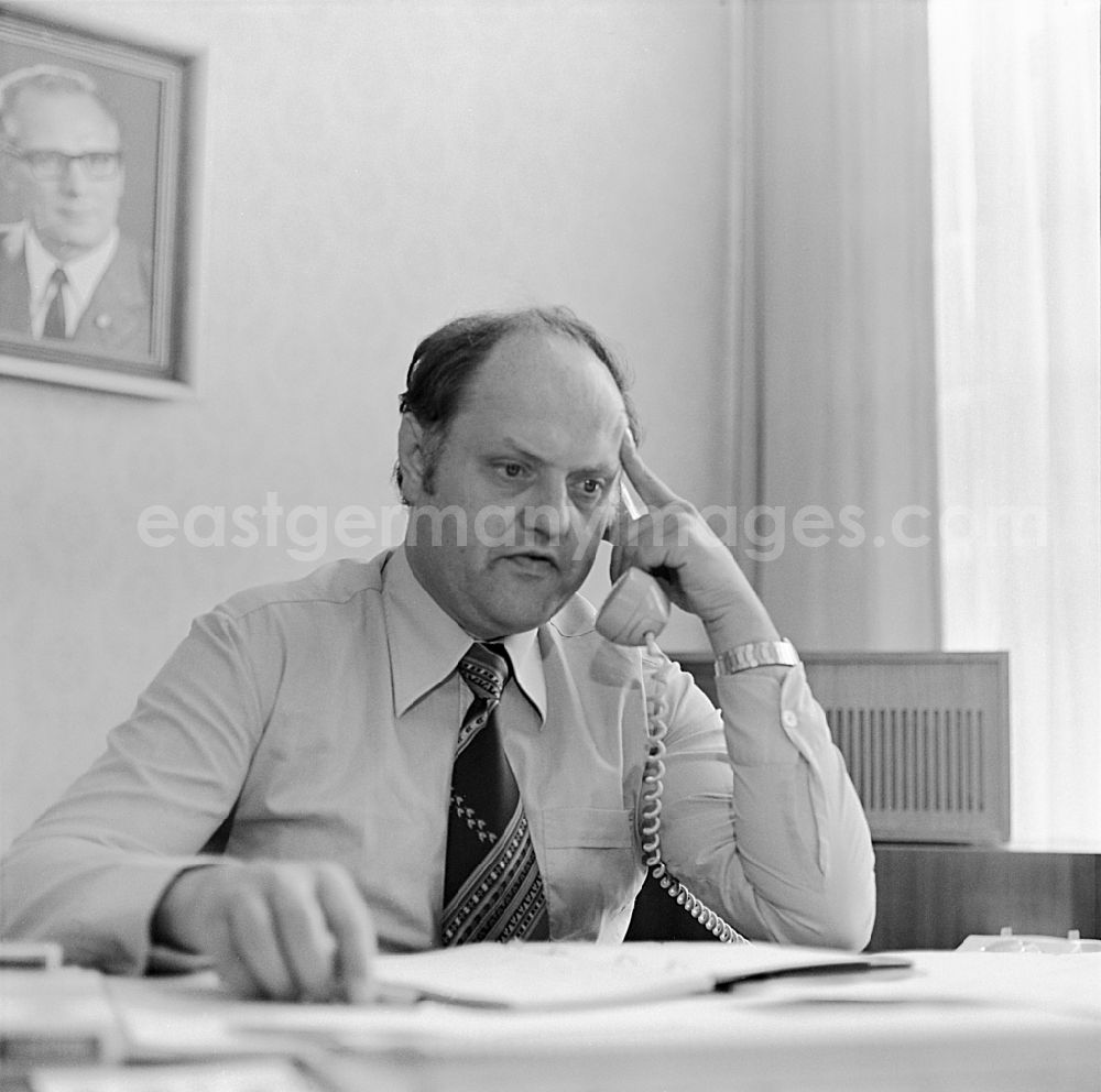 GDR picture archive: Berlin - Workplace and factory equipment VEB Schreibfeder Berlin on street Boxhagener Strasse in the district Friedrichshain in Berlin Eastberlin on the territory of the former GDR, German Democratic Republic