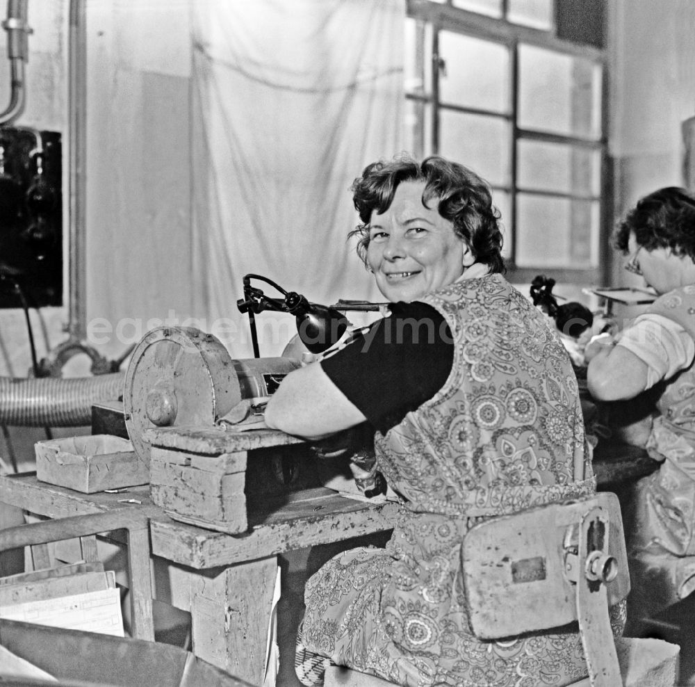 GDR photo archive: Berlin - Workplace and factory equipment VEB Schreibfeder Berlin on street Boxhagener Strasse in the district Friedrichshain in Berlin Eastberlin on the territory of the former GDR, German Democratic Republic