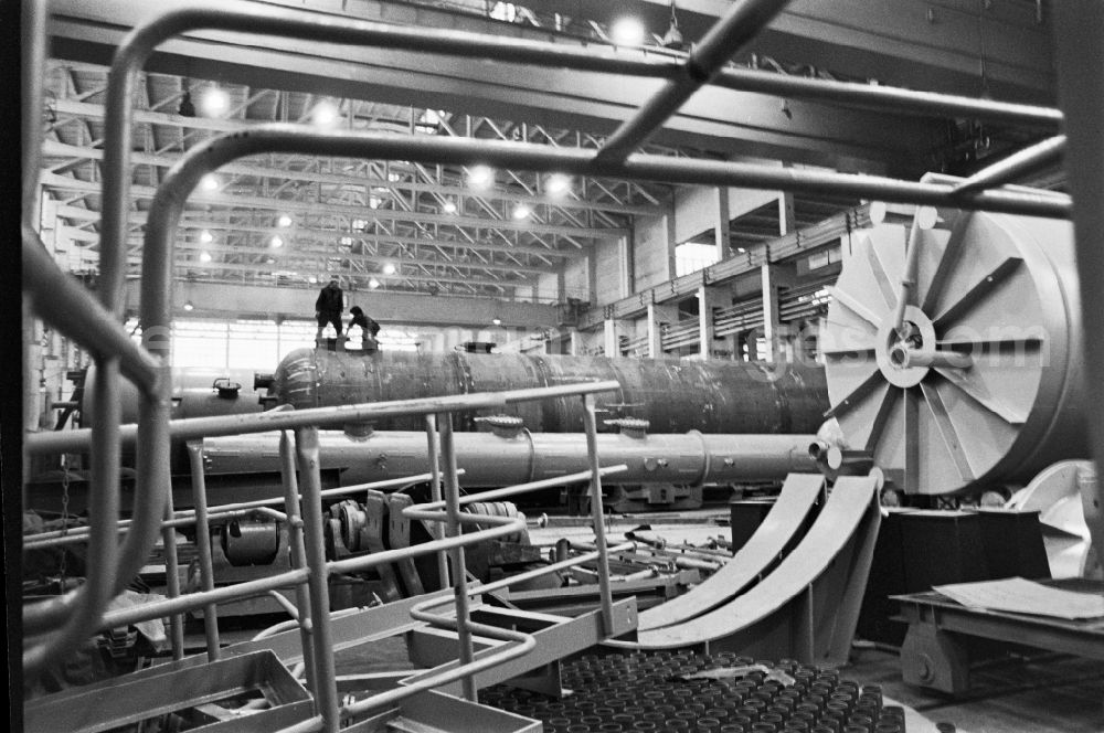 Chemnitz - Karl-Marx-Stadt: Workplace and factory equipment in the VEB machine tool combine Fritz Heckert, for the production of heat exchangers and large power plants in Chemnitz - Karl-Marx-Stadt, Saxony in the area of the former GDR, German Democratic Republic