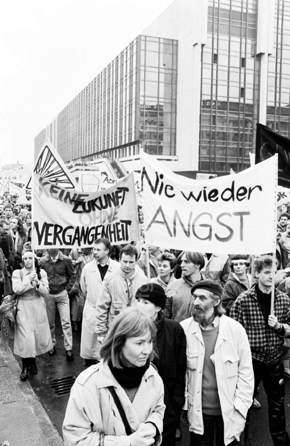 Berlin-Mitte: Protestdemonstration von 500 000 im Zentrum Berlins