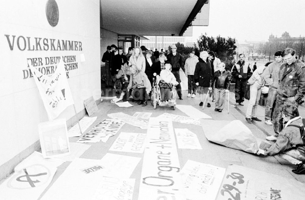 GDR image archive: Berlin-Mitte - Protestdemonstration von 500 000 im Zentrum Berlins