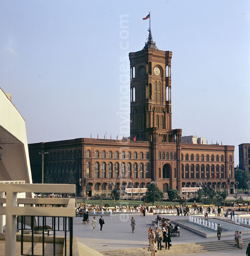 GDR picture archive: Berlin - Building of the town hall of the city administration Rotes Rathaus on Rathausstrasse in the Mitte district of Berlin East Berlin on the territory of the former GDR, German Democratic Republic