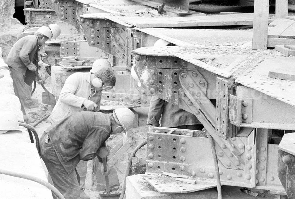 GDR photo archive: Berlin - Rekonstruktion der Weidendammbrücke Berlin 1992