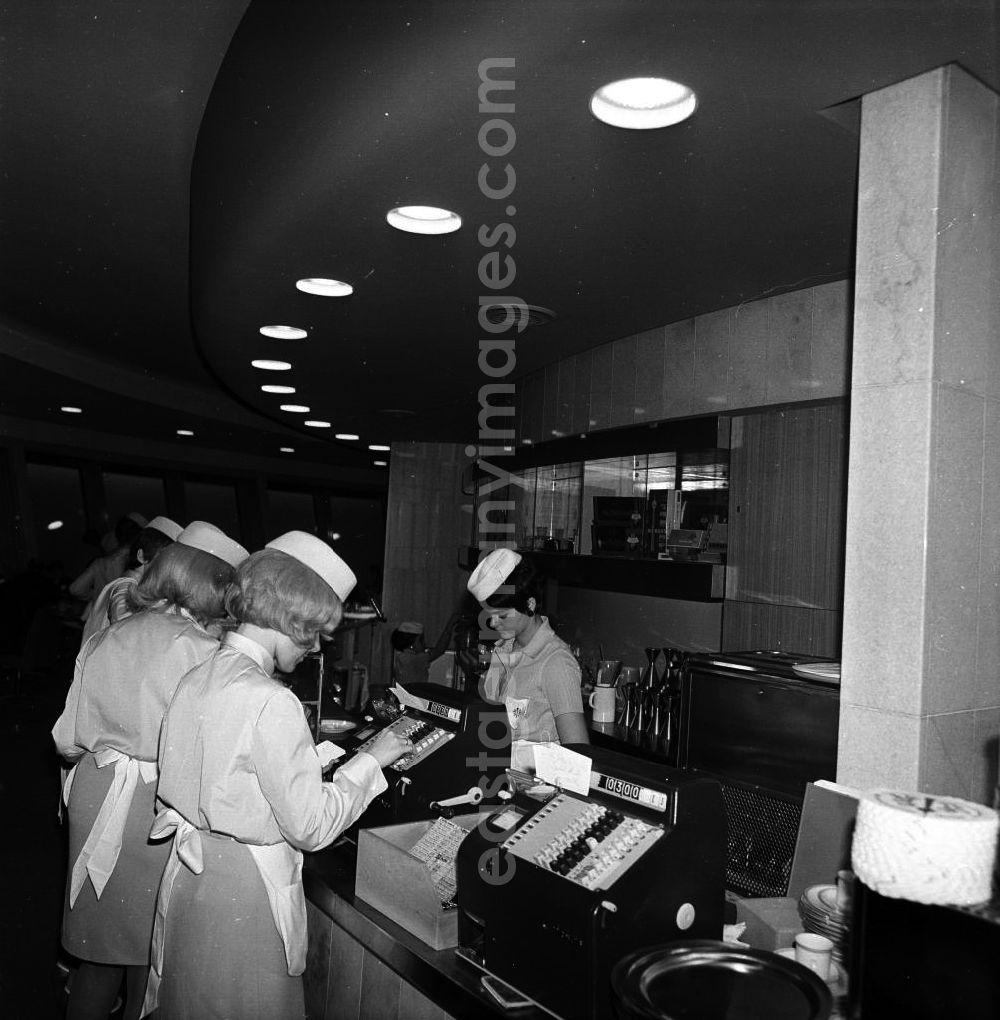 GDR picture archive: Berlin - Fernsehturm (