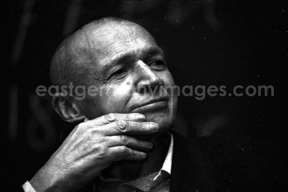 GDR photo archive: Berlin - Rudolf Bahro bei einer Lesung in der Humboldt Universität