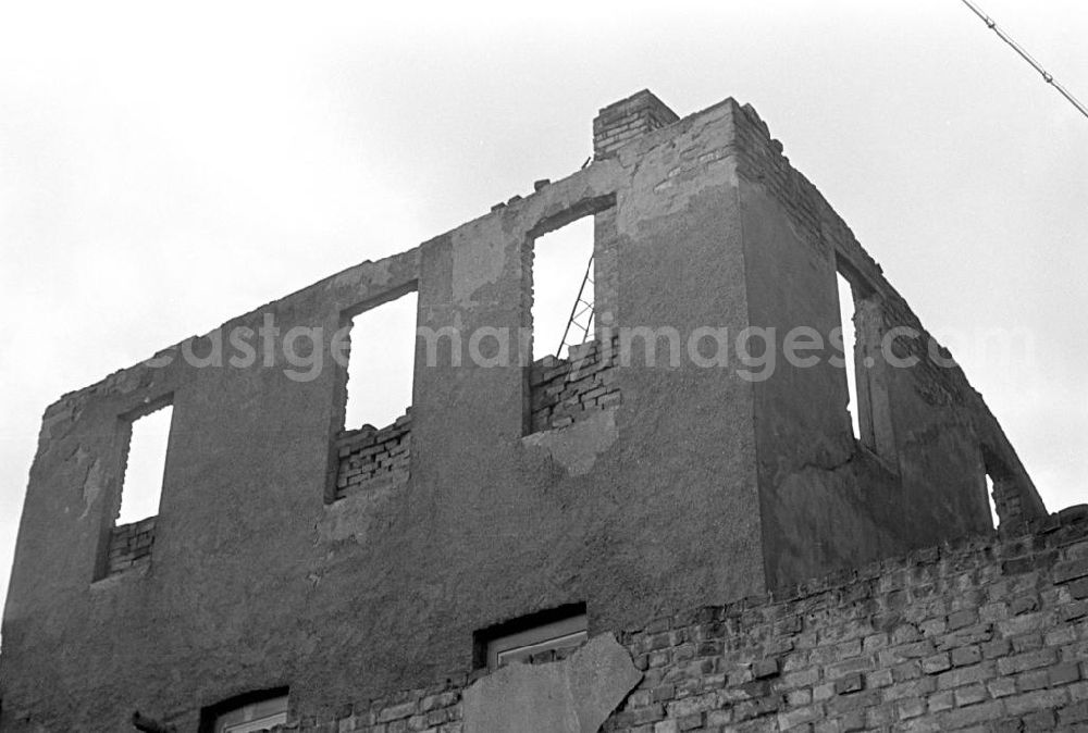 Leipzig: Blick auf die Ruine eines Wohnhauses in Leipzig.