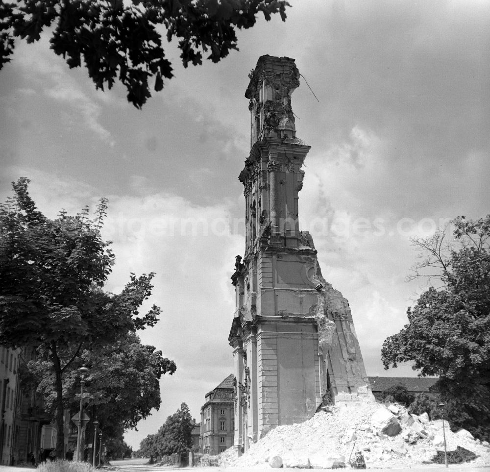 GDR image archive: Potsdam - Ruins Remains of the facade and roof construction of the Potsdam Garrison Church before the demolition of the bell tower on Breite Strasse in the Innenstadt district of Potsdam, Brandenburg in the territory of the former GDR, German Democratic Republic