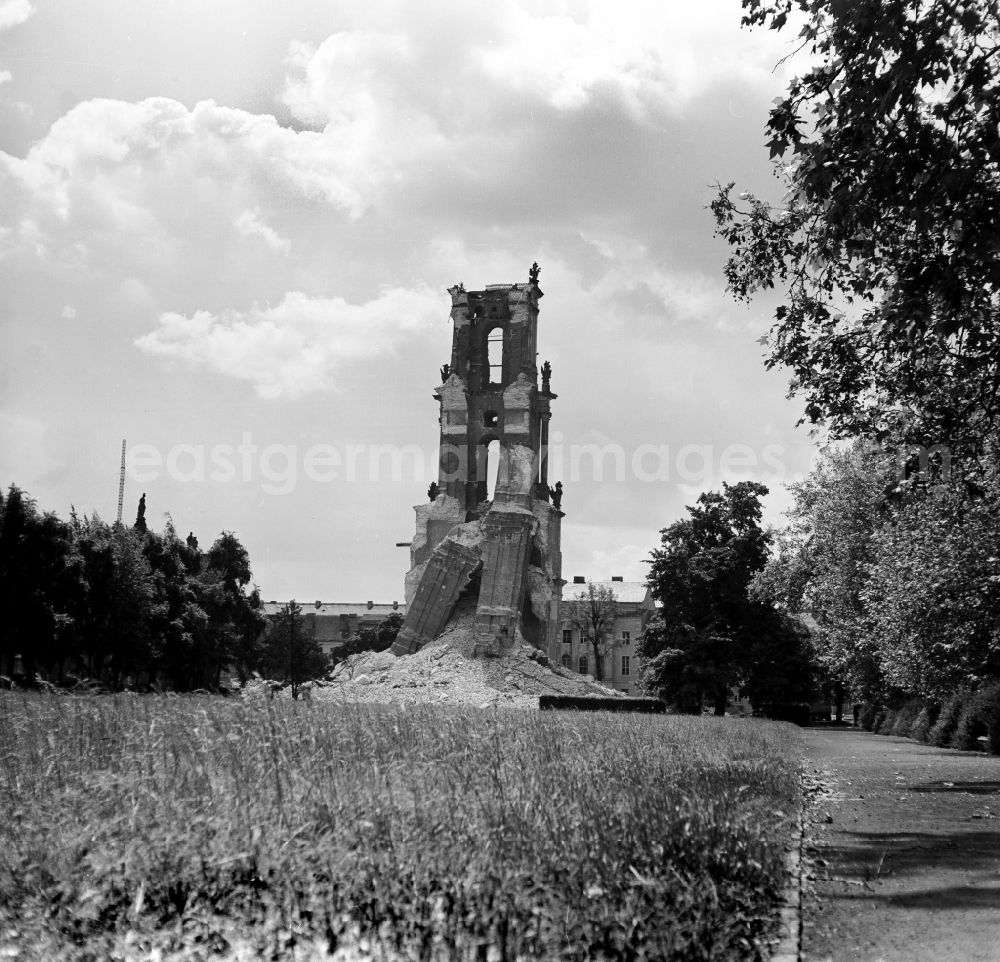 GDR picture archive: Potsdam - Ruins Remains of the facade and roof construction of the Potsdam Garrison Church before the demolition of the bell tower on Breite Strasse in the Innenstadt district of Potsdam, Brandenburg in the territory of the former GDR, German Democratic Republic