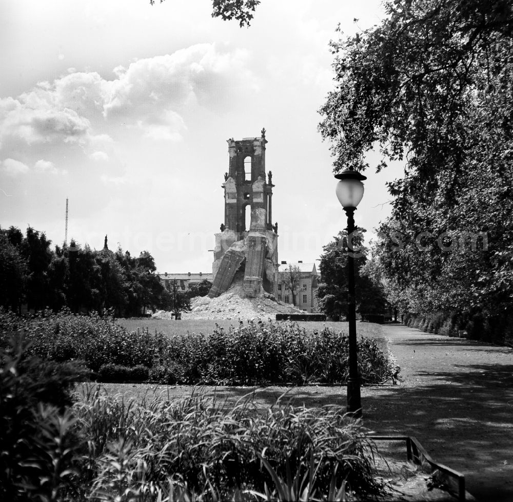 GDR image archive: Potsdam - Ruins Remains of the facade and roof construction of the Potsdam Garrison Church before the demolition of the bell tower on Breite Strasse in the Innenstadt district of Potsdam, Brandenburg in the territory of the former GDR, German Democratic Republic