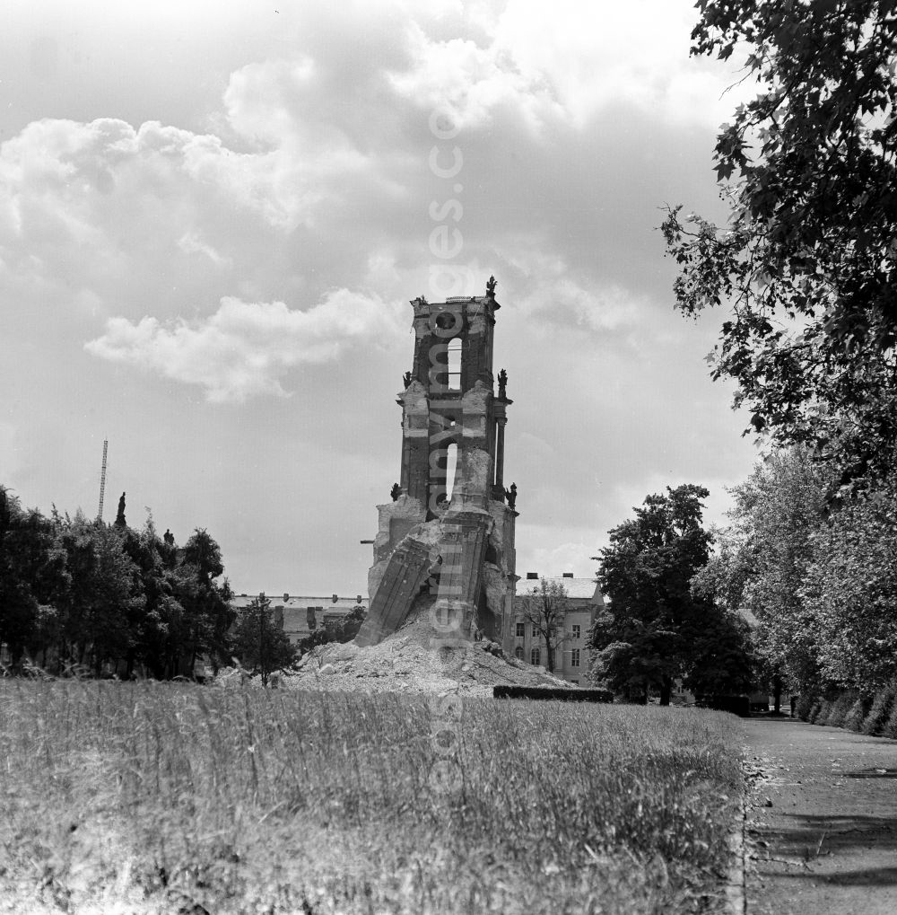 GDR picture archive: Potsdam - Ruins Remains of the facade and roof construction of the Potsdam Garrison Church before the demolition of the bell tower on Breite Strasse in the Innenstadt district of Potsdam, Brandenburg in the territory of the former GDR, German Democratic Republic