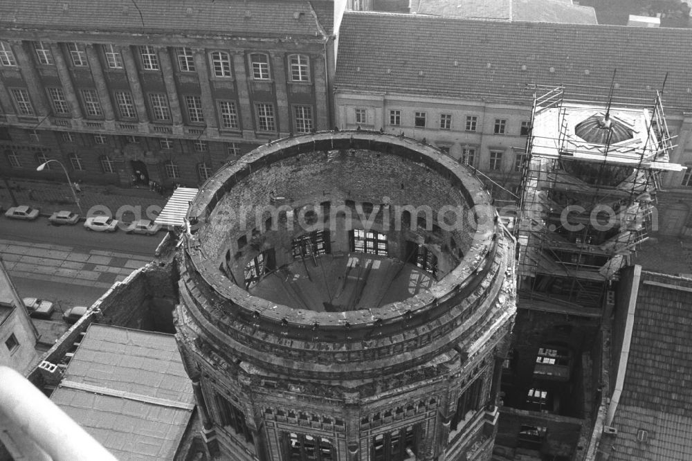 Berlin: Debris and wall remains of the ruins of the synagogue Neue Synagoge Berlin - Centrum Judaicum on street Oranienburger Strasse in the district Mitte in Berlin Eastberlin on the territory of the former GDR, German Democratic Republic