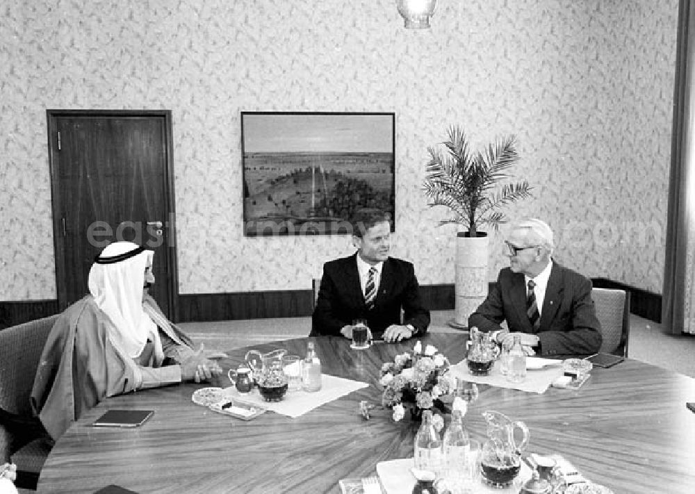 GDR picture archive: Berlin - 08.09.1986 Scheich Sabah Al-Ahmed bei Genosse Willi Stoph Umschlagnr.: 10