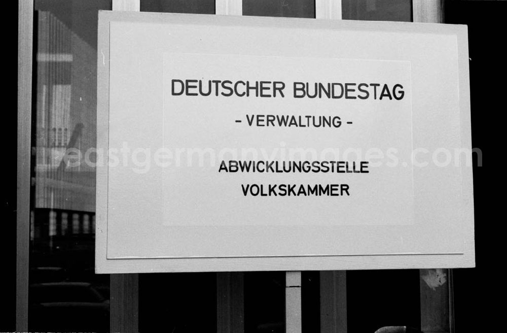 GDR picture archive: Berlin - Mitte - Schild Bundestag / Volkskammer