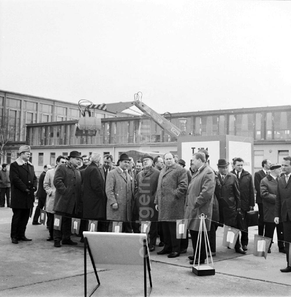 GDR picture archive: Berlin - Berlin 17./18. April 1969 5. Baukonferenz in Berlin.