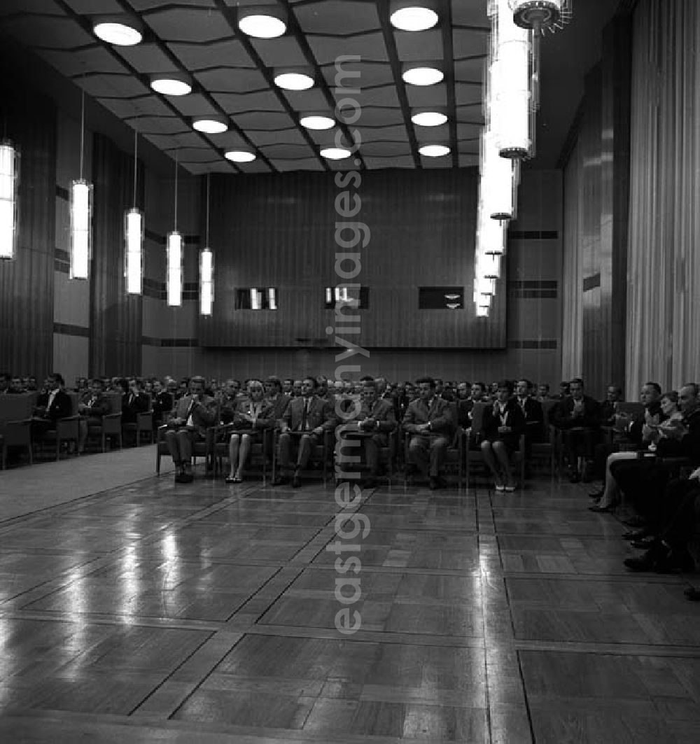 Berlin: Sept. 1966 DDR ehrt Sportler - Festlicher Empfang im Staatsrat mit Walter Ulbricht