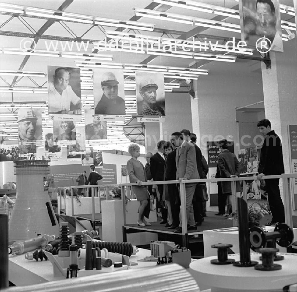 GDR photo archive: Berlin - September 1969 Berlin, Kämpfer- und Siegerausstellung in der Karl-Marx-Allee.