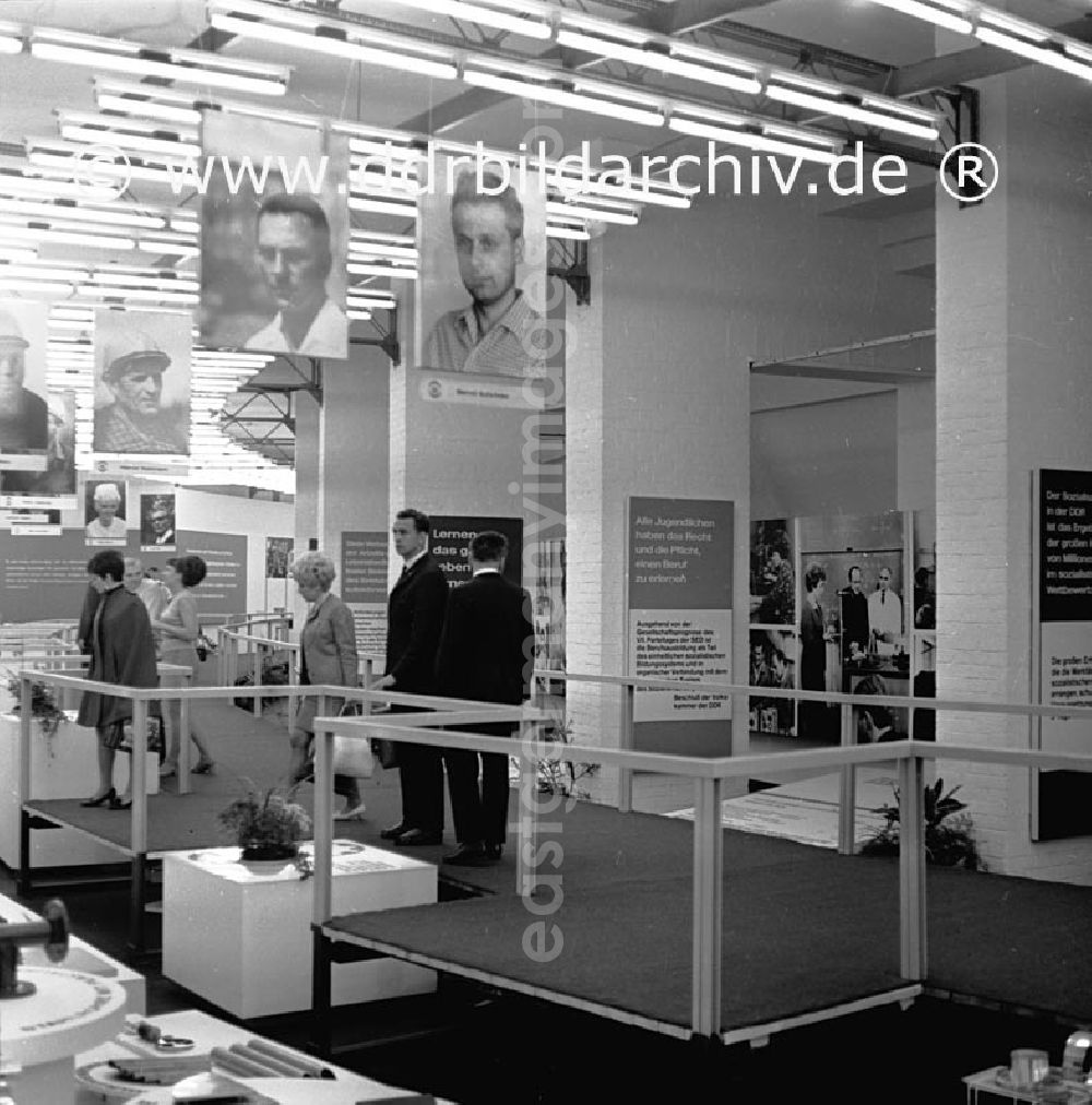 GDR photo archive: Berlin - September 1969 Berlin, Kämpfer- und Siegerausstellung in der Karl-Marx-Allee.