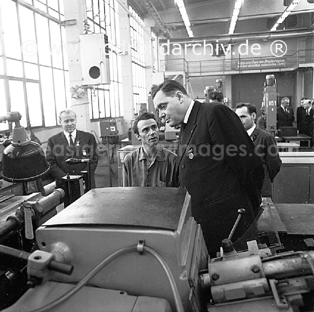 GDR picture archive: Tarthun - September 1969 Tarthun, Gerhard Weiss in Tarthun.